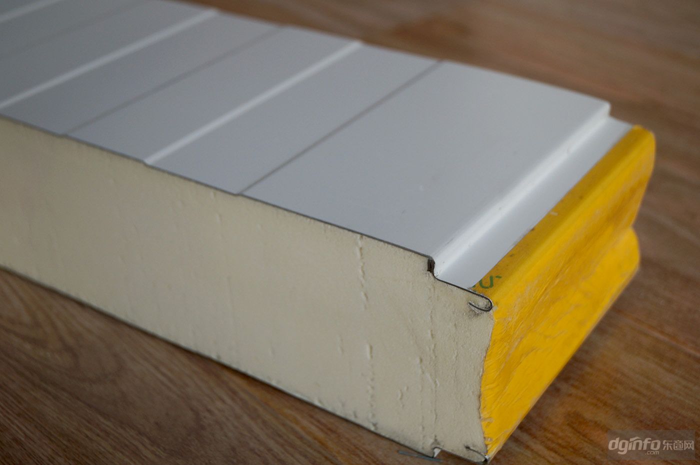 钢结构厂房彩钢夹芯板的防火我们要注意这些问题