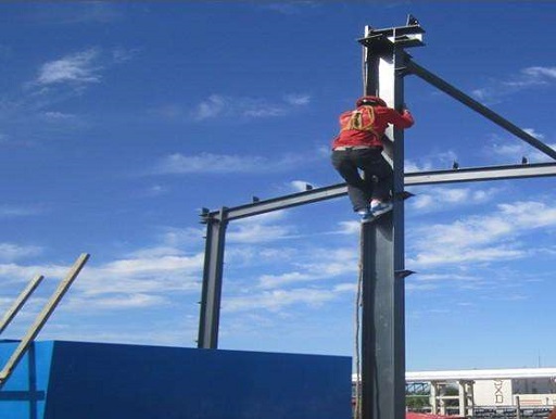 钢结构工程施工现场的“蜘蛛人”