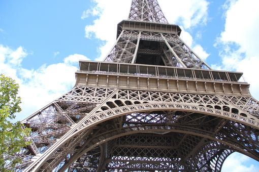 诉说钢构发展史看看很早的钢结构建筑在何处