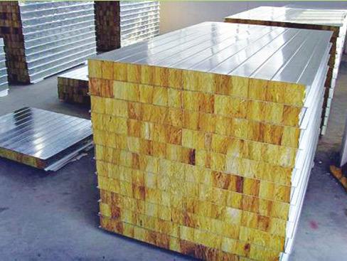 钢结构厂房中的岩棉夹芯板为什么会出现爆裂？