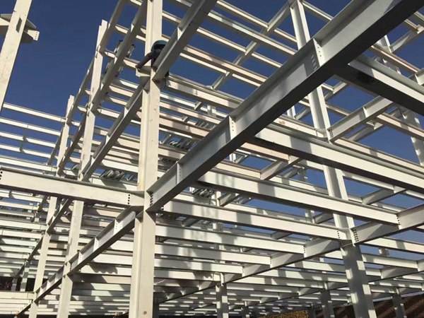 多层钢结构厂房的楼承板施工，这三个问题要多注意