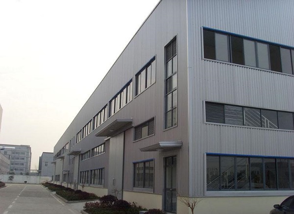 钢结构厂房施工遇到特殊天气，这4个问题要注意