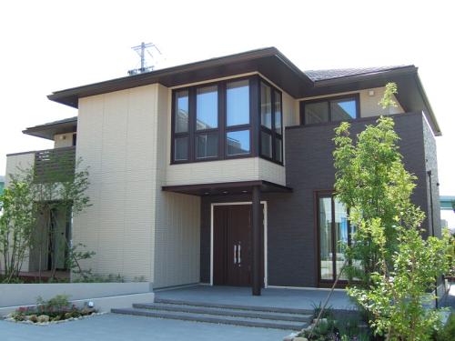 轻钢结构房屋适合农村建房吗，过来人：我看行