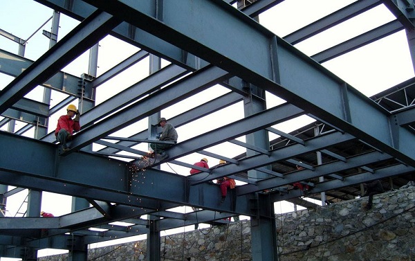 钢结构房屋这样铺设楼承板可靠