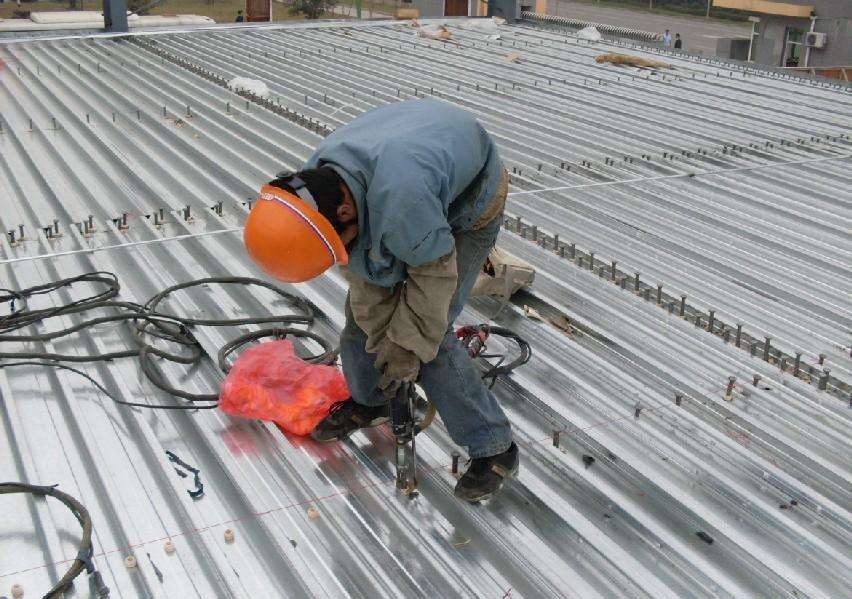 钢结构厂家要重视的压型楼承板施工工艺