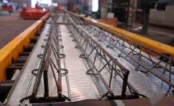 山西钢结构厂家生产的钢筋桁架楼承板长这样