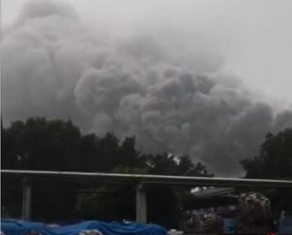 四川乐山五通桥废旧厂房发生火灾