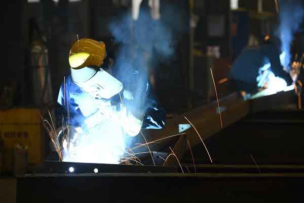 如何处理钢结构加工成形中变形问题？