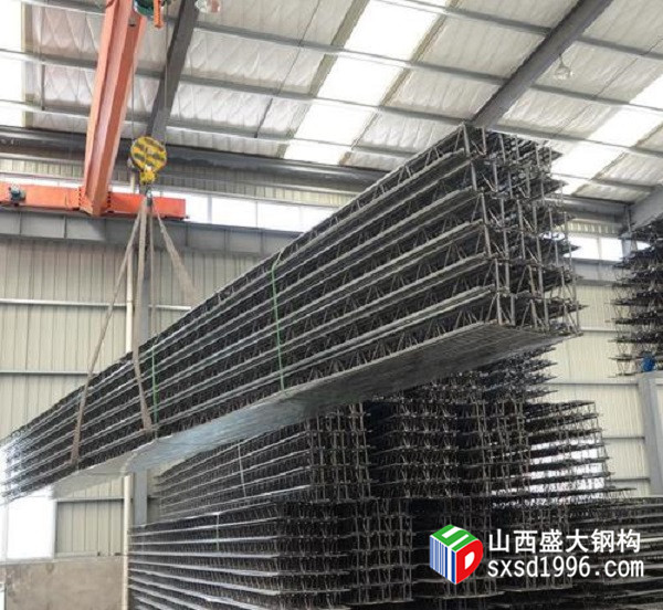 山西钢结构厂家：楼承板价格计算按平方还是按吨